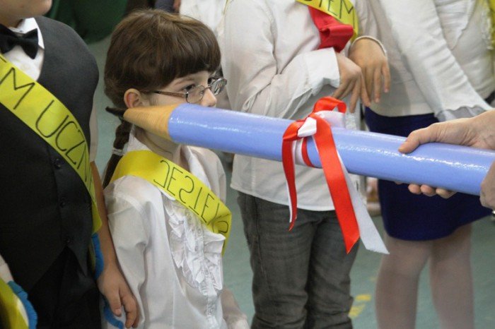 wielkie-pasowanie-pierwszaczkow-z-siodemki-foto-54040