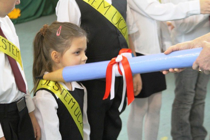 wielkie-pasowanie-pierwszaczkow-z-siodemki-foto-54040