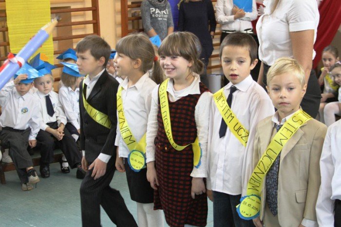 wielkie-pasowanie-pierwszaczkow-z-siodemki-foto-54040