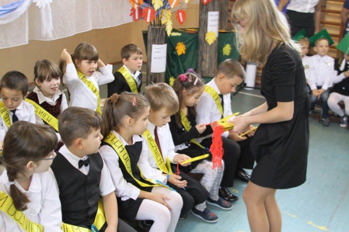 wielkie-pasowanie-pierwszaczkow-z-siodemki-foto-54040