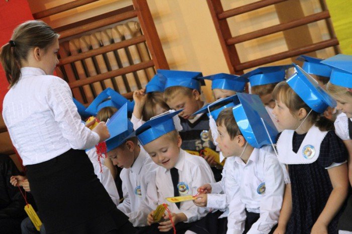 wielkie-pasowanie-pierwszaczkow-z-siodemki-foto-54040