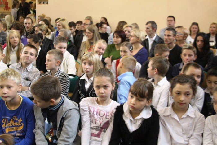 wielkie-pasowanie-pierwszaczkow-z-siodemki-foto-54040