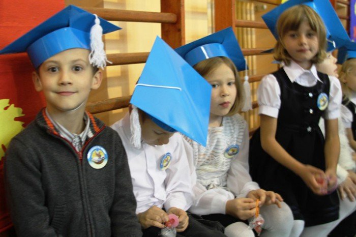 wielkie-pasowanie-pierwszaczkow-z-siodemki-foto-54040