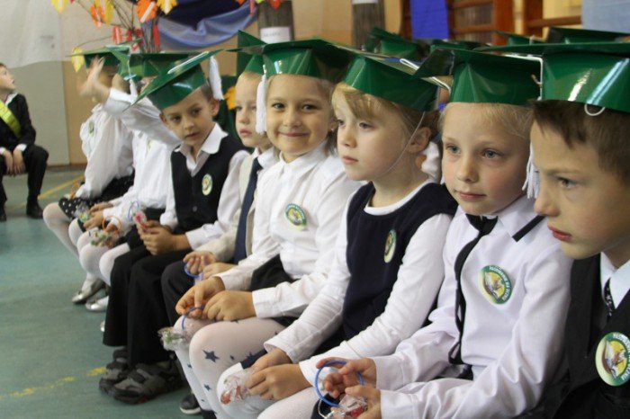 wielkie-pasowanie-pierwszaczkow-z-siodemki-foto-54040