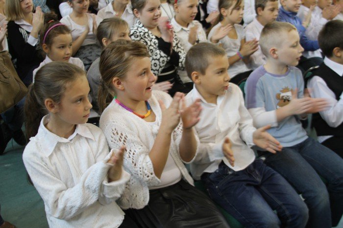 wielkie-pasowanie-pierwszaczkow-z-siodemki-foto-54040