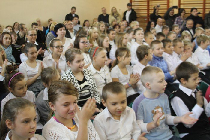wielkie-pasowanie-pierwszaczkow-z-siodemki-foto-54040
