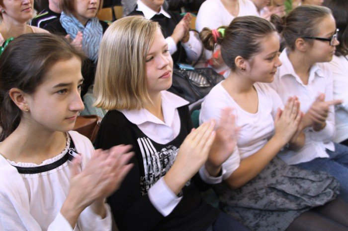 wielkie-pasowanie-pierwszaczkow-z-siodemki-foto-54040