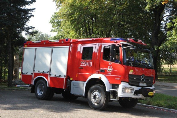 nowy-woz-strazacki-dla-osp-w-janowicach-wielkich-foto-54058