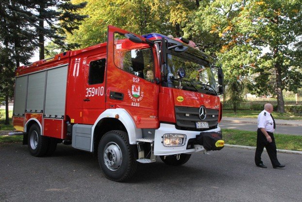 nowy-woz-strazacki-dla-osp-w-janowicach-wielkich-foto-54058