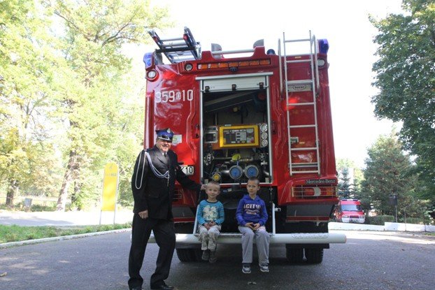 nowy-woz-strazacki-dla-osp-w-janowicach-wielkich-foto-54058