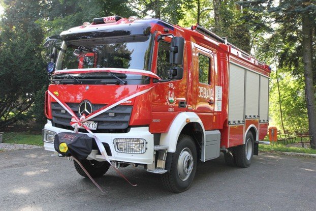 nowy-woz-strazacki-dla-osp-w-janowicach-wielkich-foto-54058