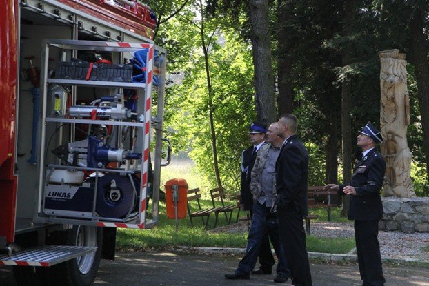 nowy-woz-strazacki-dla-osp-w-janowicach-wielkich-foto-54058