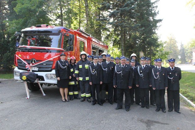 nowy-woz-strazacki-dla-osp-w-janowicach-wielkich-foto-54058