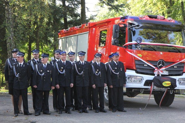 nowy-woz-strazacki-dla-osp-w-janowicach-wielkich-foto-54058