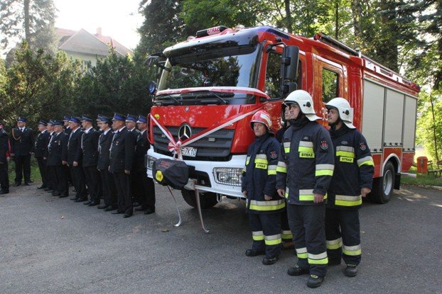 nowy-woz-strazacki-dla-osp-w-janowicach-wielkich-foto-54058