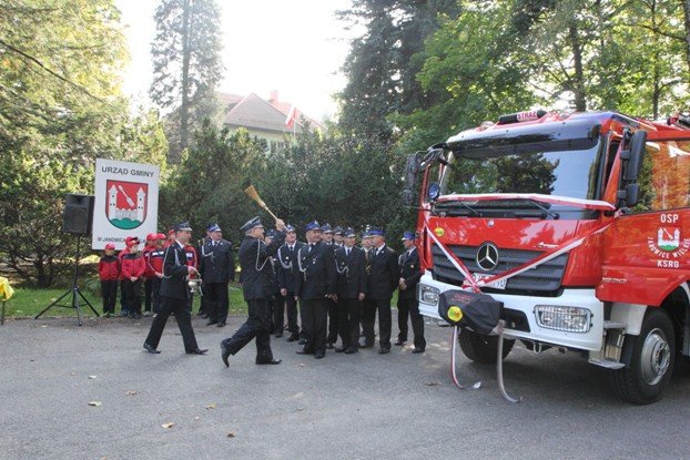 nowy-woz-strazacki-dla-osp-w-janowicach-wielkich-foto-54058