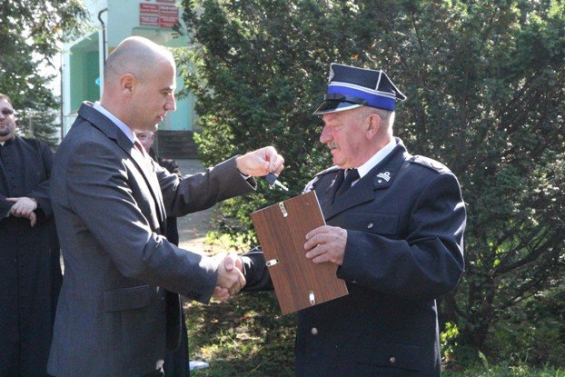 nowy-woz-strazacki-dla-osp-w-janowicach-wielkich-foto-54058
