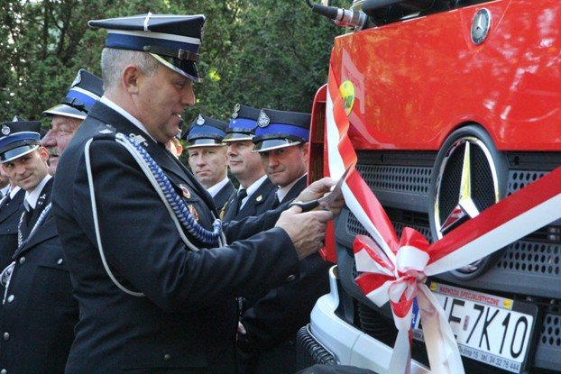 nowy-woz-strazacki-dla-osp-w-janowicach-wielkich-foto-54058
