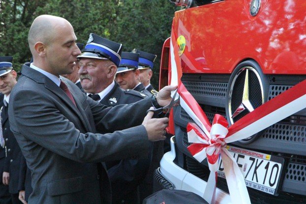 nowy-woz-strazacki-dla-osp-w-janowicach-wielkich-foto-54058