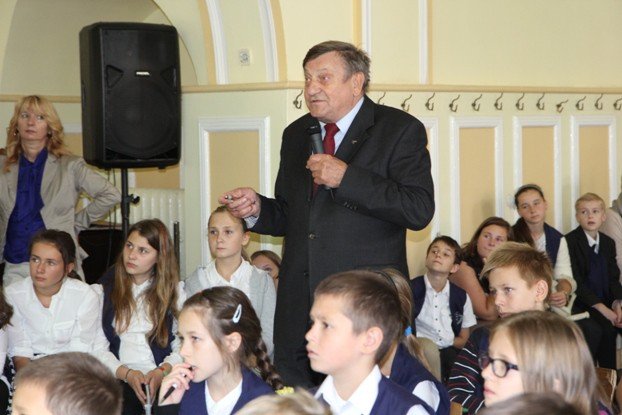 polski-kosmonauta-w-jeleniogorskiej-dwojce-foto-54102