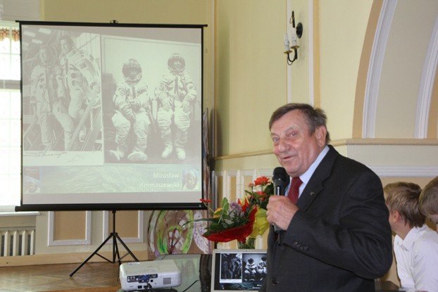 polski-kosmonauta-w-jeleniogorskiej-dwojce-foto-54102