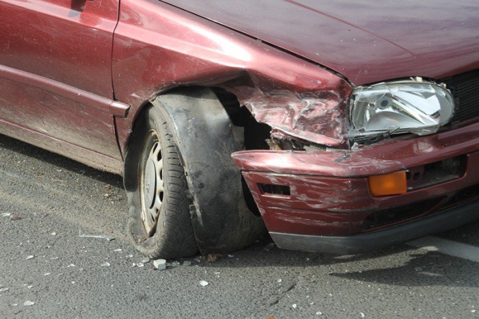 volkswagen-uderzy-w-toyote-dwie-osoby-w-szpitalu-foto-54112