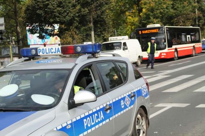 volkswagen-uderzy-w-toyote-dwie-osoby-w-szpitalu-foto-54112