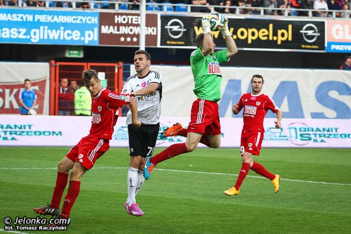 umowa-z-piastem-gliwice-czeka-na-podpisy-galeria-z-meczu-piastlegia-foto-54139