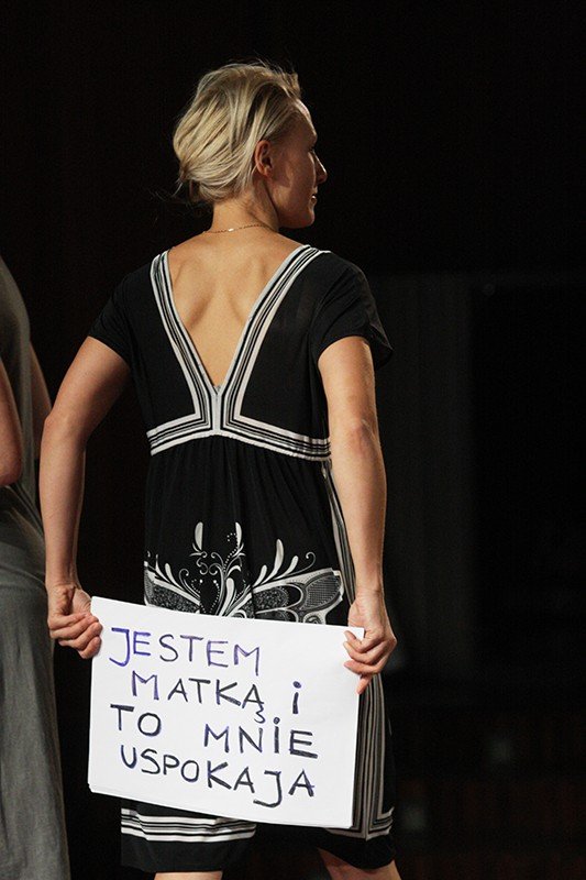 kobiety-o-macierzynstwie-w-sztuce-dzisiaj-foto-54150