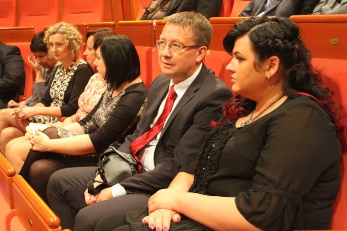 deszcz-nagrod-i-wyroznien-w-dniu-edukacji-foto-54227