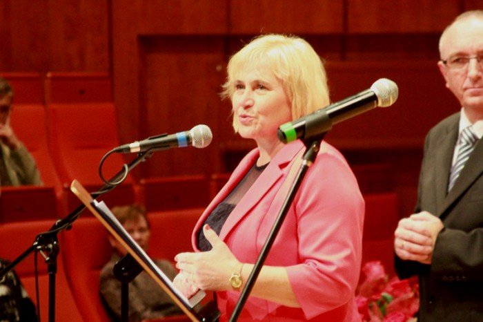 deszcz-nagrod-i-wyroznien-w-dniu-edukacji-foto-54227