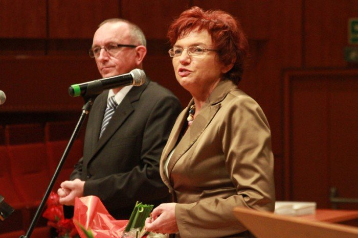 deszcz-nagrod-i-wyroznien-w-dniu-edukacji-foto-54227