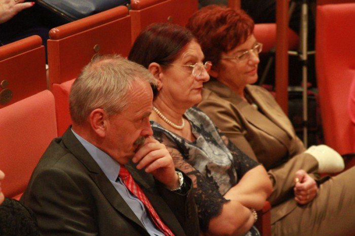 deszcz-nagrod-i-wyroznien-w-dniu-edukacji-foto-54227