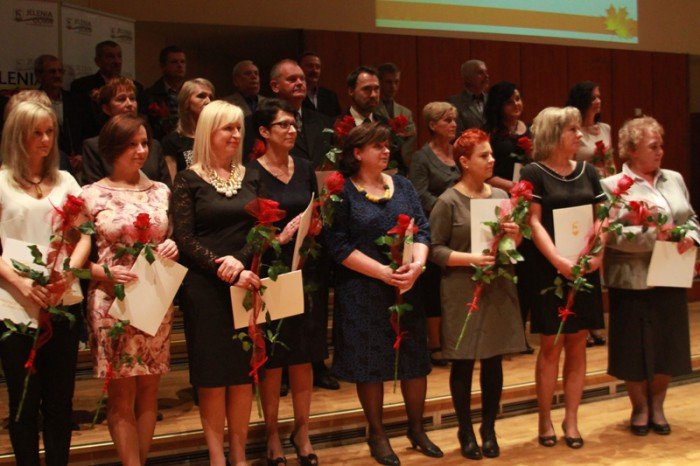 deszcz-nagrod-i-wyroznien-w-dniu-edukacji-foto-54227