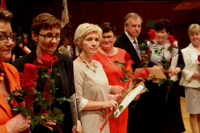 deszcz-nagrod-i-wyroznien-w-dniu-edukacji-foto-54227