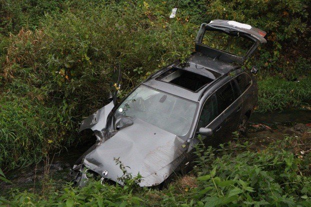 zderzenie-pociagu-z-bmw-w-cieplicach-foto-video-54235
