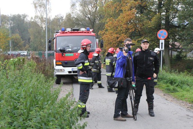 zderzenie-pociagu-z-bmw-w-cieplicach-foto-video-54235