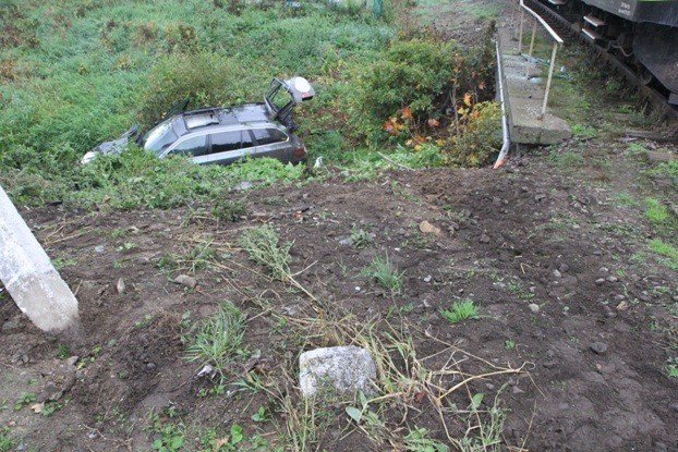 zderzenie-pociagu-z-bmw-w-cieplicach-foto-video-54235