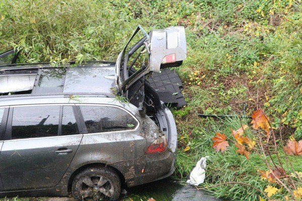 zderzenie-pociagu-z-bmw-w-cieplicach-foto-video-54235