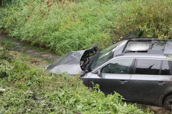zderzenie-pociagu-z-bmw-w-cieplicach-foto-video-54235