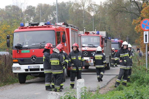 zderzenie-pociagu-z-bmw-w-cieplicach-foto-video-54235