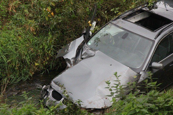 zderzenie-pociagu-z-bmw-w-cieplicach-foto-video-54235