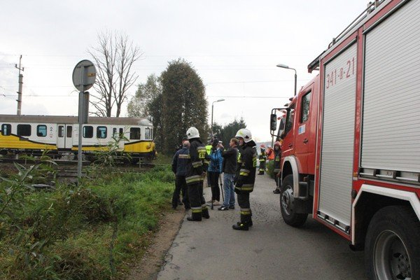 zderzenie-pociagu-z-bmw-w-cieplicach-foto-video-54235