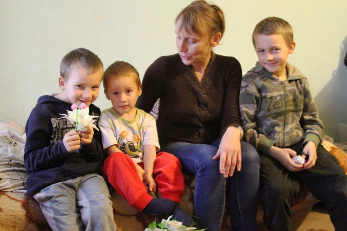 rodzina-z-czworka-dzieci-w-matni-dugow-foto-54261