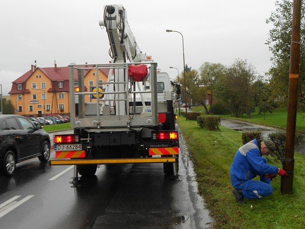 kierowca-tira-uszkodzi-latarnie-foto-54267