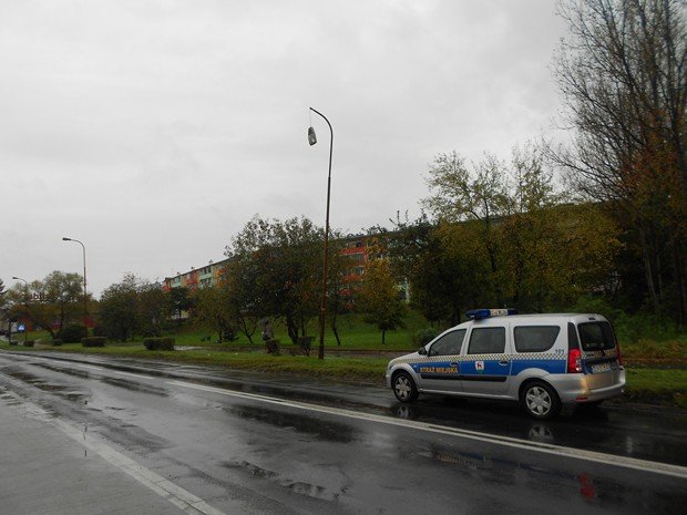 kierowca-tira-uszkodzi-latarnie-foto-54267