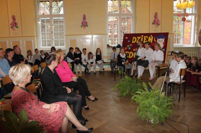dzien-edukacji-narodowej-w-jeleniogorskiej-dwojce-foto-54276