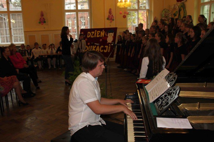 dzien-edukacji-narodowej-w-jeleniogorskiej-dwojce-foto-54276