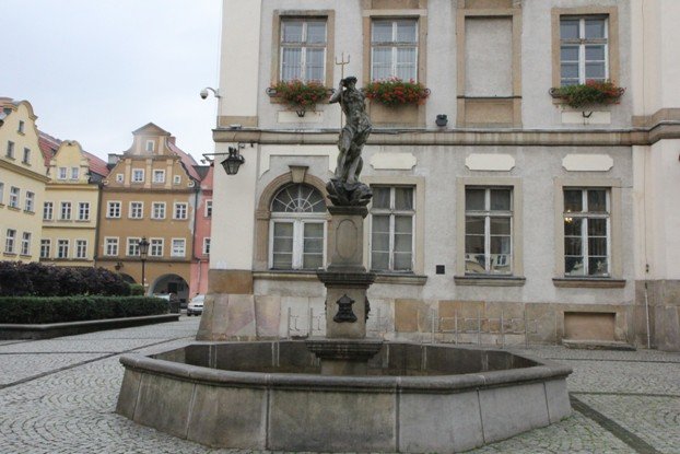 skad-wzia-sie-neptun-na-jeleniogorskim-rynku-foto-54303