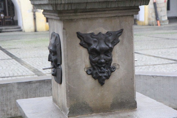 skad-wzia-sie-neptun-na-jeleniogorskim-rynku-foto-54303